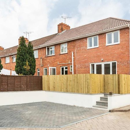 Dings House With Free Parking In Super Central South West City Location By Staystaycations Bristol Exterior photo