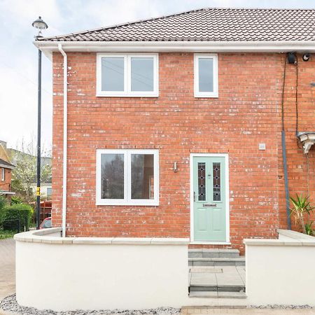 Dings House With Free Parking In Super Central South West City Location By Staystaycations Bristol Exterior photo