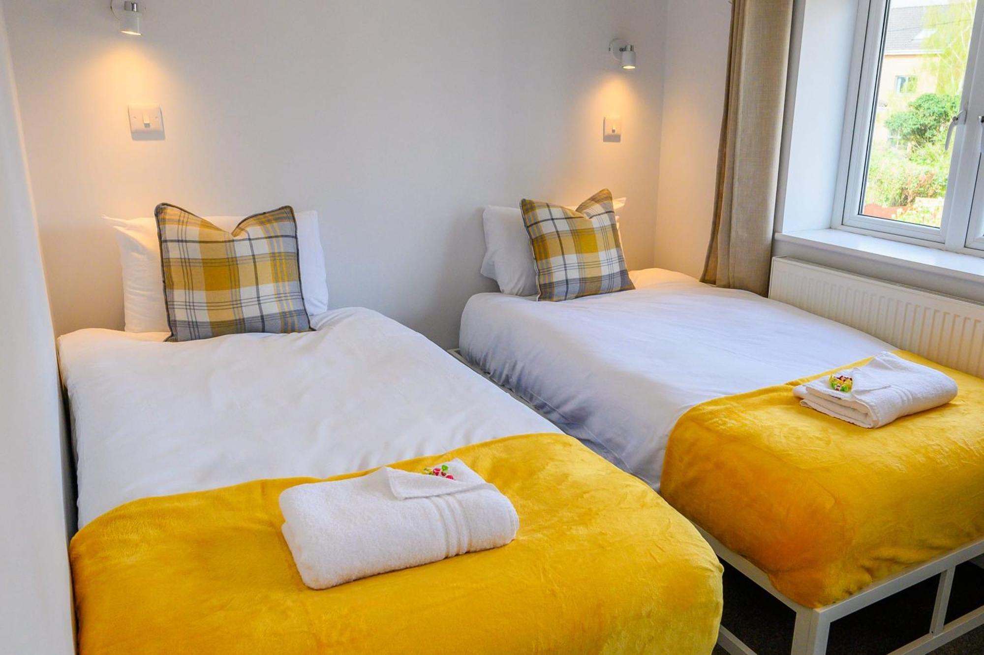Dings House With Free Parking In Super Central South West City Location By Staystaycations Bristol Exterior photo