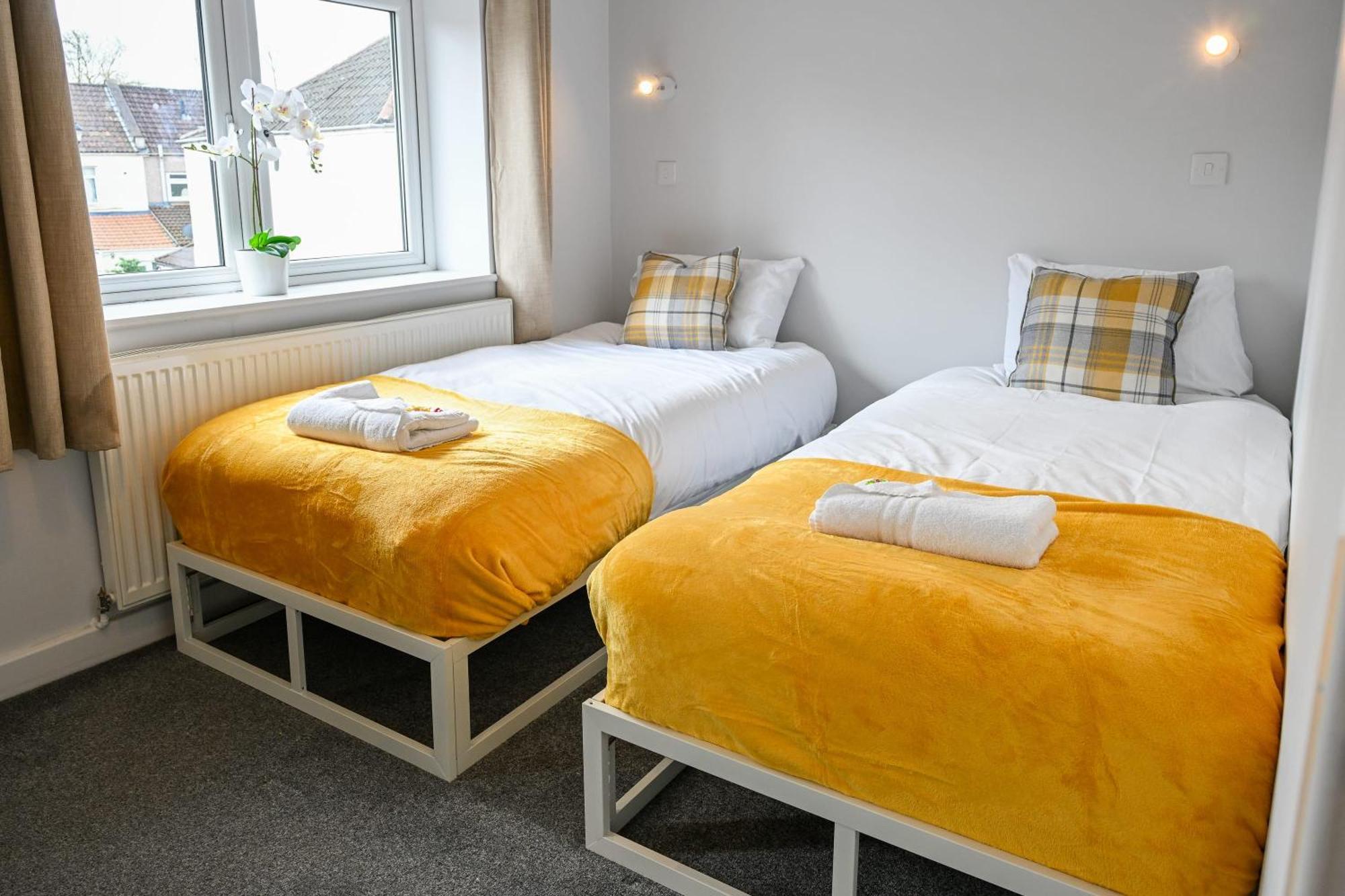 Dings House With Free Parking In Super Central South West City Location By Staystaycations Bristol Exterior photo