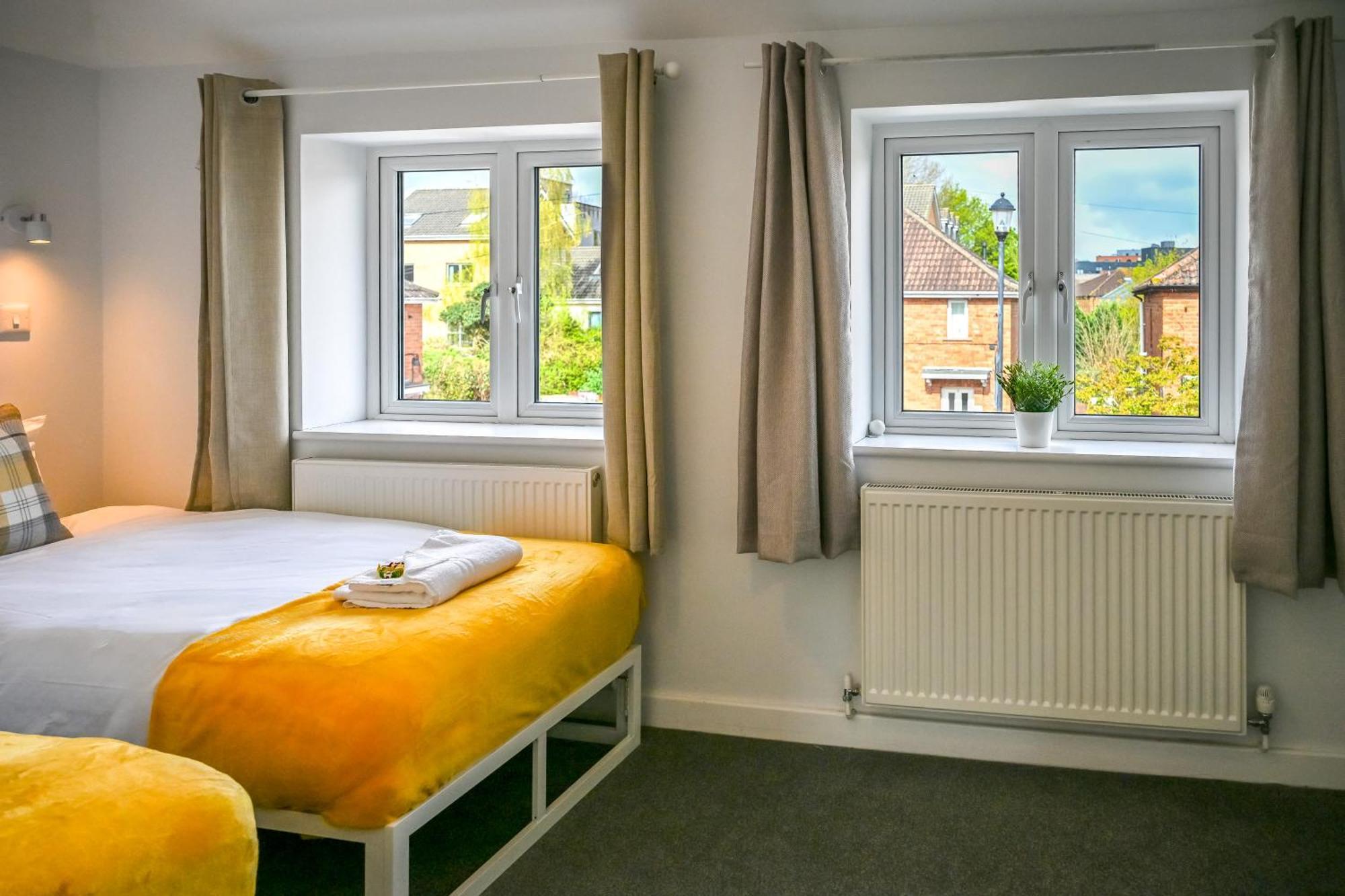 Dings House With Free Parking In Super Central South West City Location By Staystaycations Bristol Exterior photo