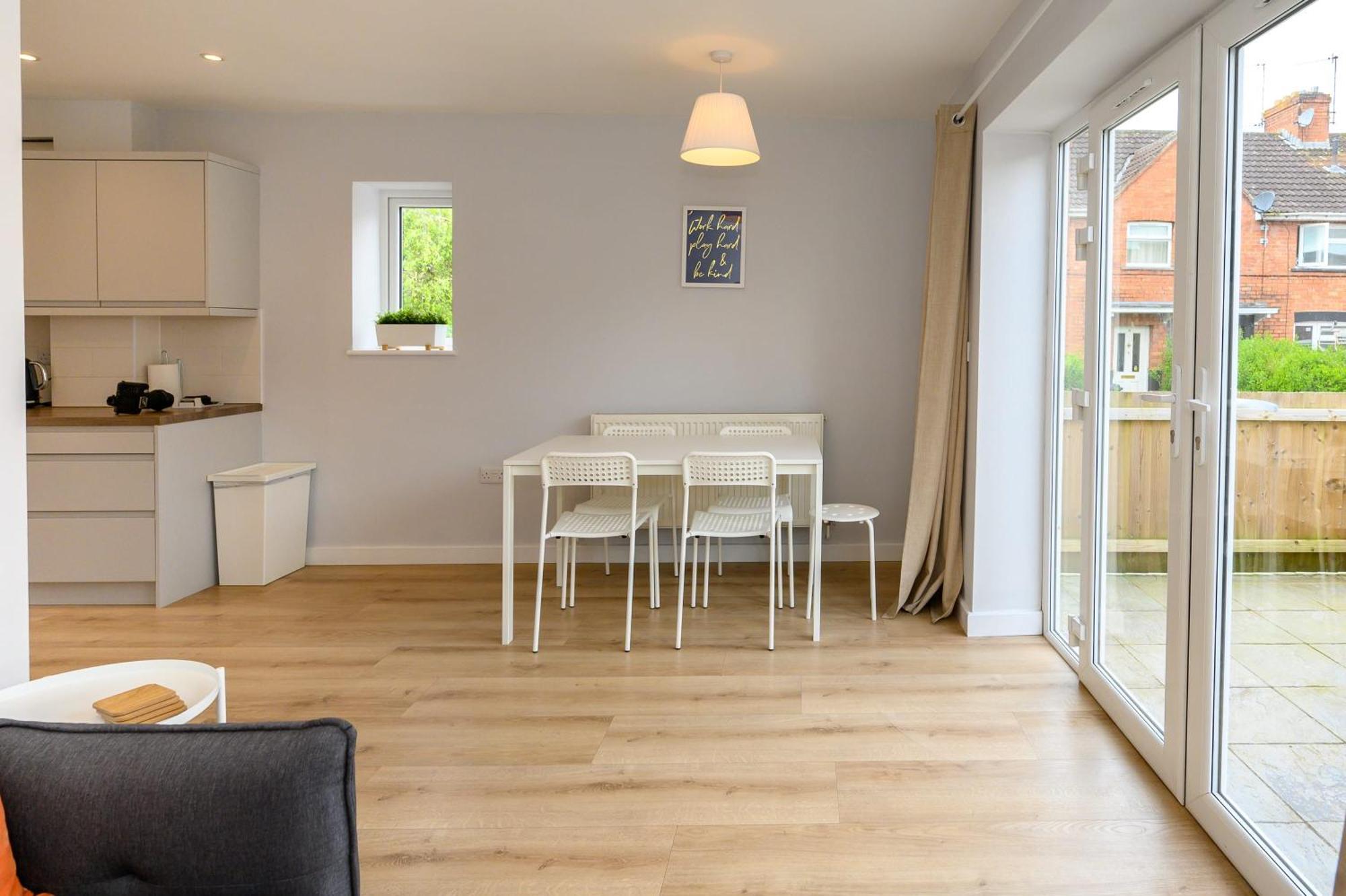 Dings House With Free Parking In Super Central South West City Location By Staystaycations Bristol Exterior photo