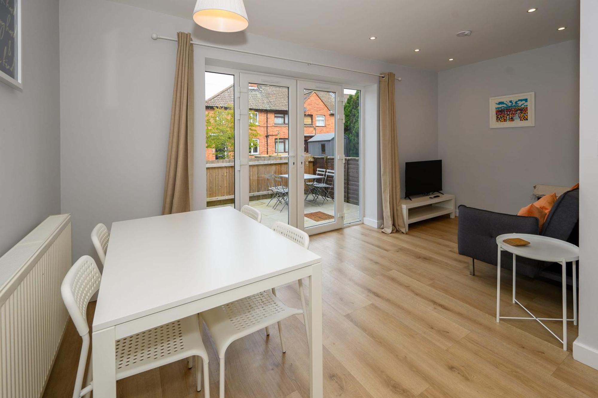 Dings House With Free Parking In Super Central South West City Location By Staystaycations Bristol Exterior photo