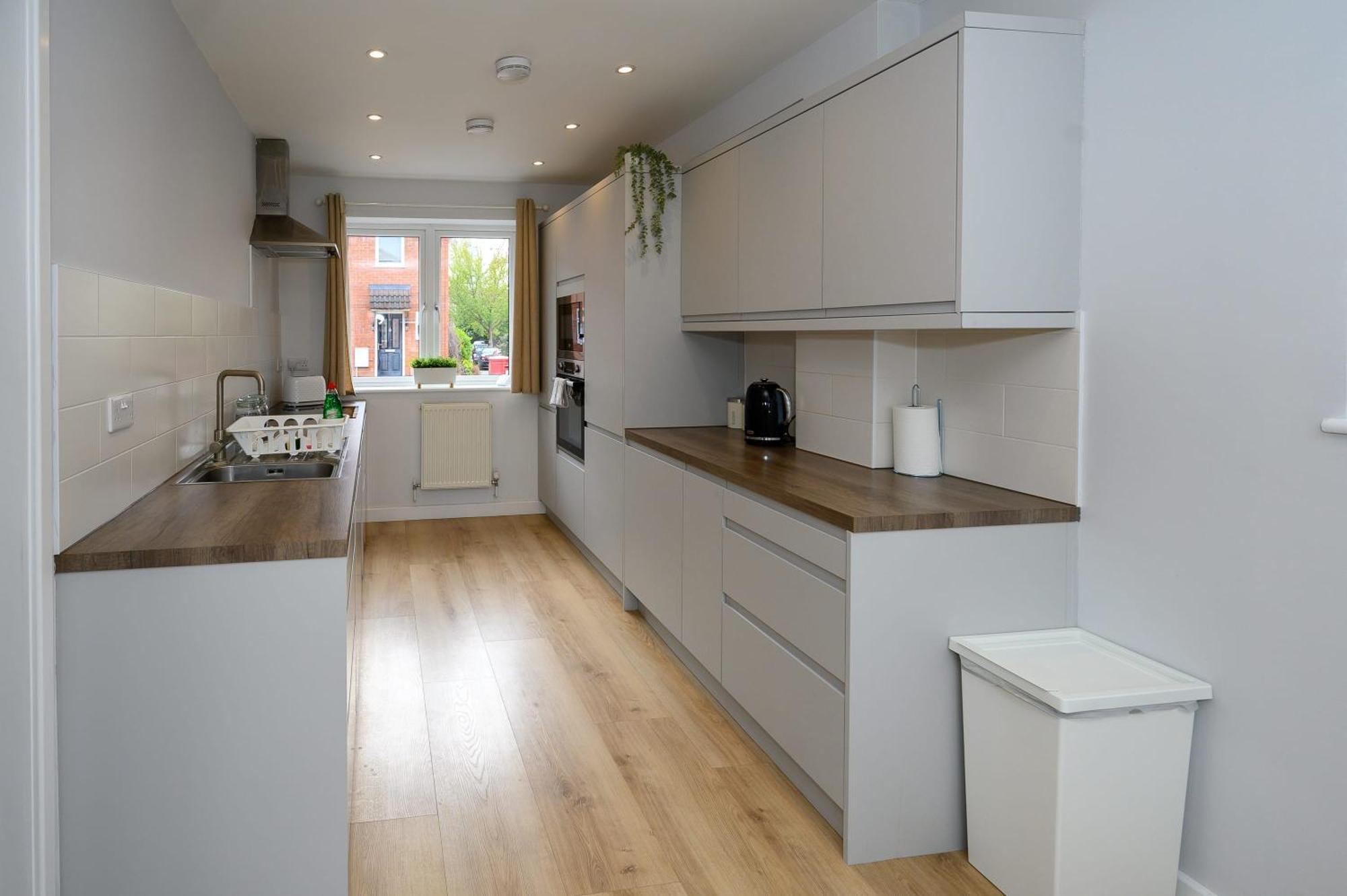 Dings House With Free Parking In Super Central South West City Location By Staystaycations Bristol Exterior photo